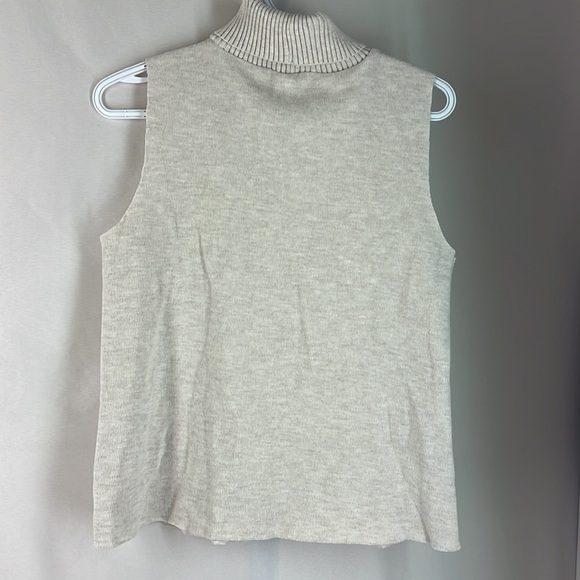 Beautiful Zara Turtleneck Tank Sweater - Picture 2 of 3